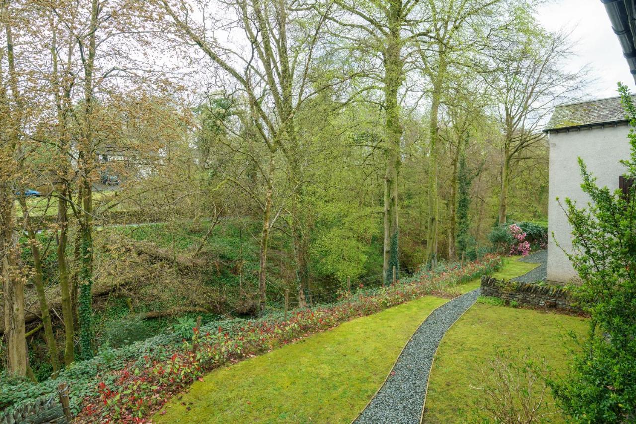 Tree Tops At The Falls - Great For Families, Central Location With Parking Ambleside Bagian luar foto