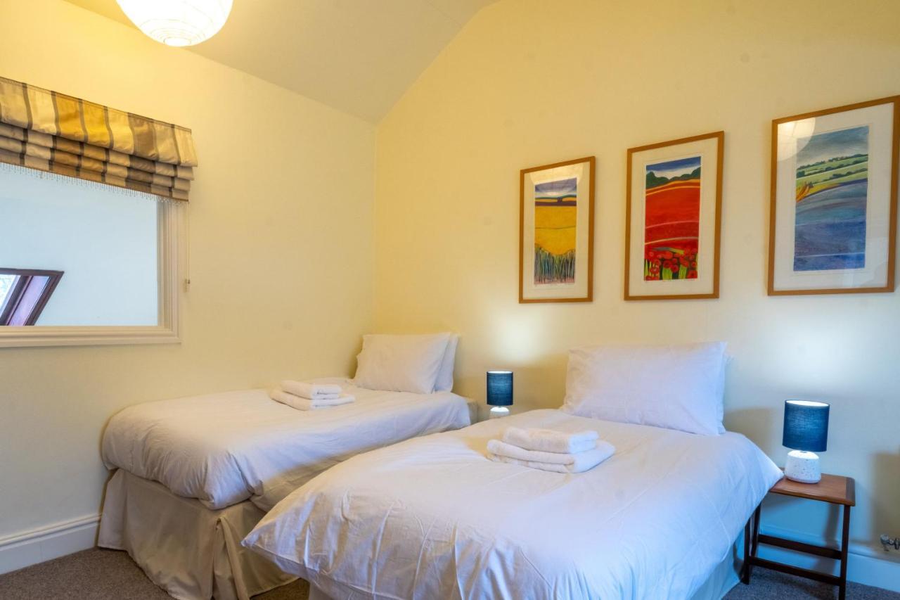 Tree Tops At The Falls - Great For Families, Central Location With Parking Ambleside Bagian luar foto
